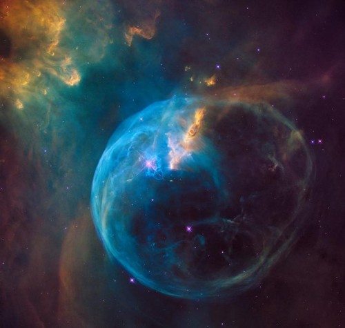 On 26th birthday, Hubble spots star ‘inflating’ giant bubble