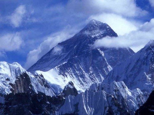 Lhakpa Sherpa from Connecticut breaks world record by climbing Mt. Everest for 7th time