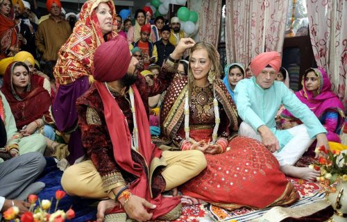 Yuvraj Singh ties the knot with Hazel Keech in traditional Sikh ceremony