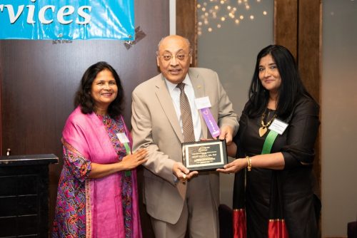 Dr. Jagat Narula receives an award from SACSS Vice President Devi Ramchandran