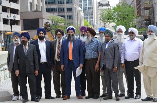 Sikhs in Indiana raising funds to support TSA workers affected by shut down The Sikh Community in Indiana, along with Gurinder Singh Khalsa (fifth from left) has stepped up to show support to federal workers.