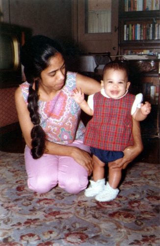 Shyamala Gopalan with her infant daughter, Kamala Harris.