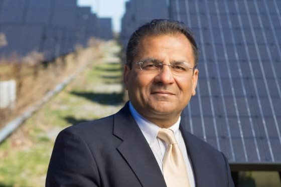 Amit Goyal receives industrial achievement award for superconducting technology